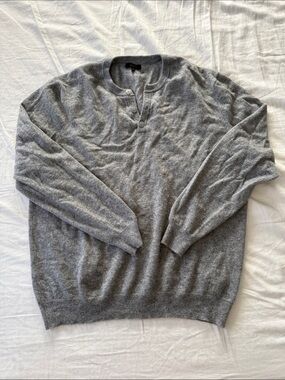 Quince Men's Gray Henley Cashmere Sweater